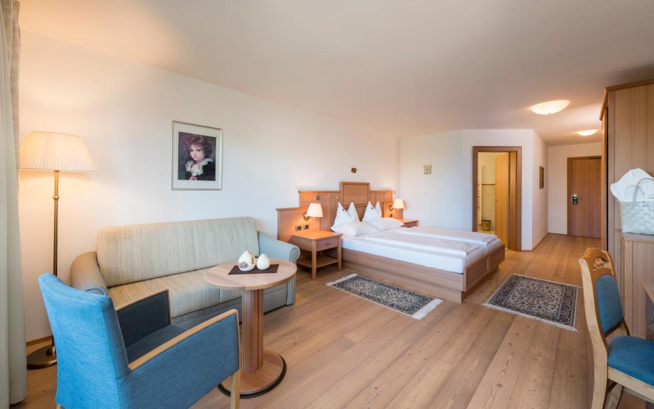 Hotel Peter Petersberg Екстериор снимка