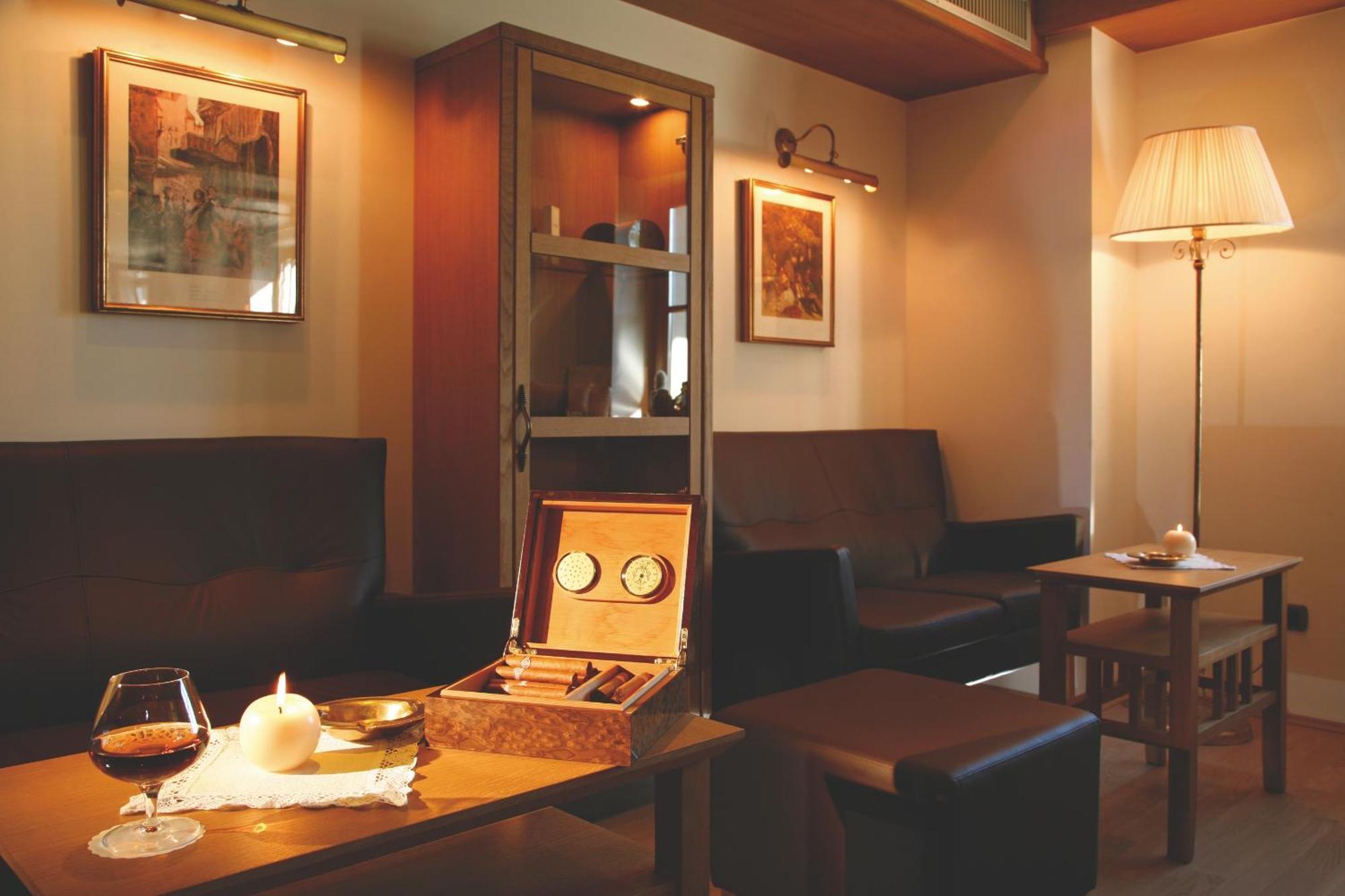 Hotel Peter Petersberg Екстериор снимка