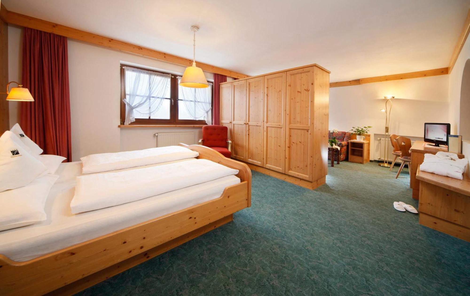 Hotel Peter Petersberg Екстериор снимка
