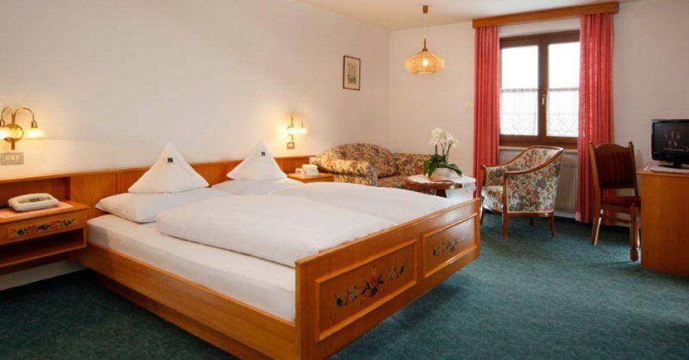 Hotel Peter Petersberg Екстериор снимка