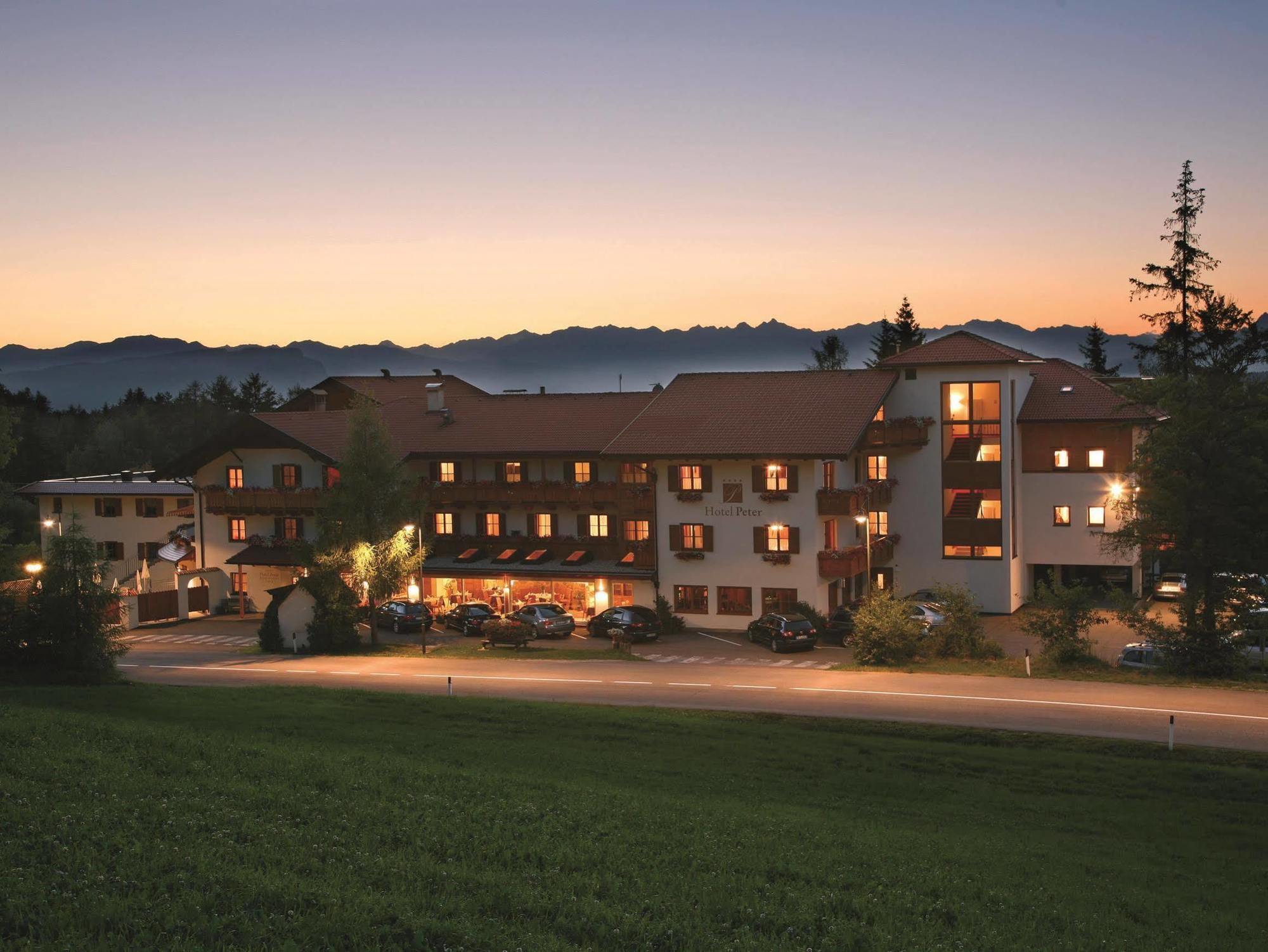 Hotel Peter Petersberg Екстериор снимка