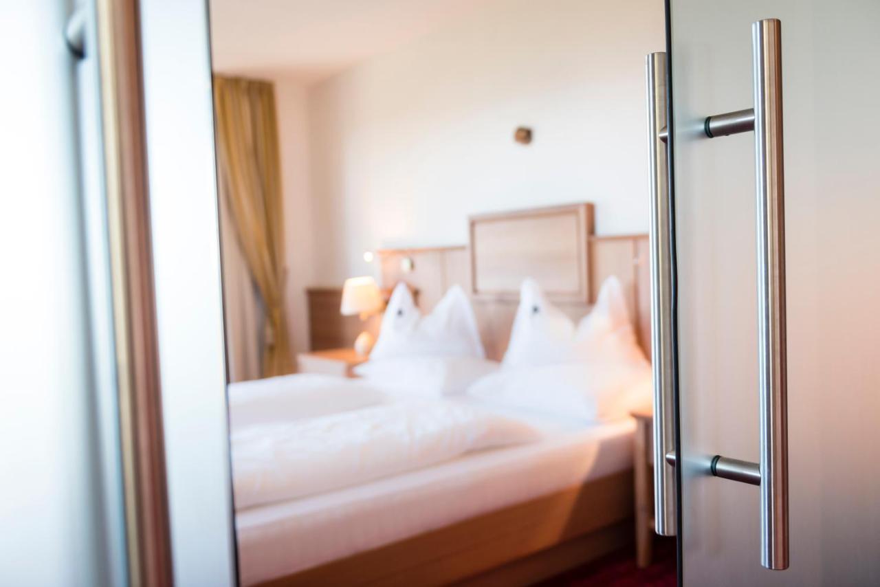 Hotel Peter Petersberg Екстериор снимка
